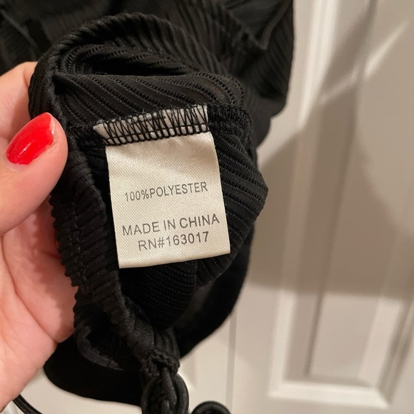 Princess Polly Black Textured Crop Top - Picture 4 of 5